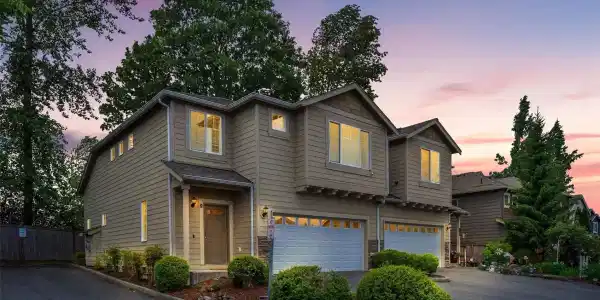 9201 11th NE