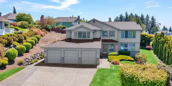 5237 Port View NE