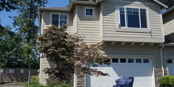 9201 11th NE