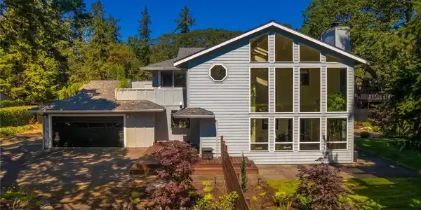 8418 Woodholme SW