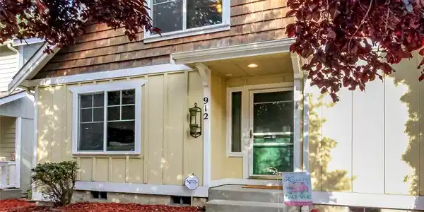 912 27th SE