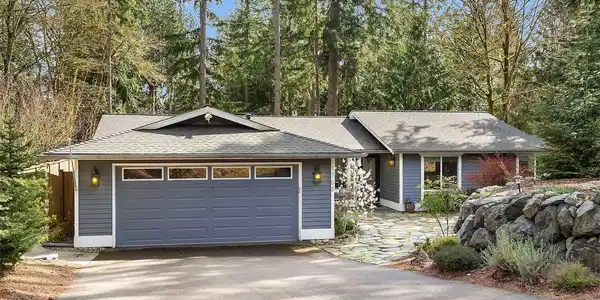 1768 W Beaver Lake SE