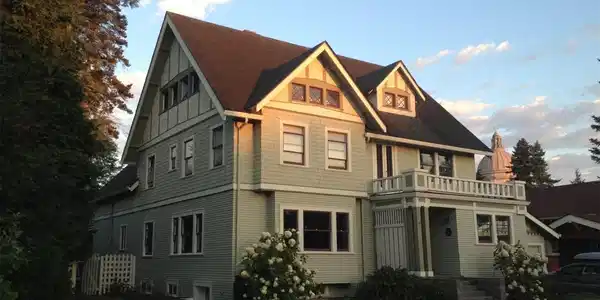 1607 Columbia SW