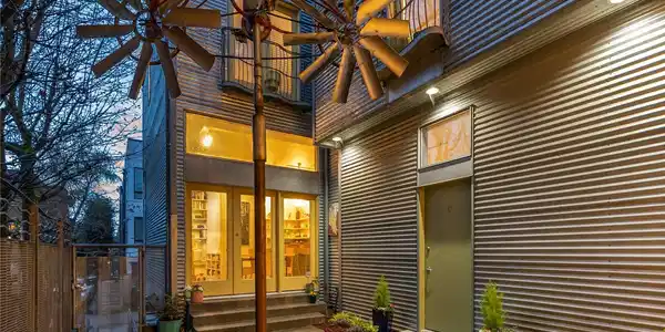 213 11th E
