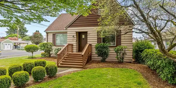 2803 Hemlock