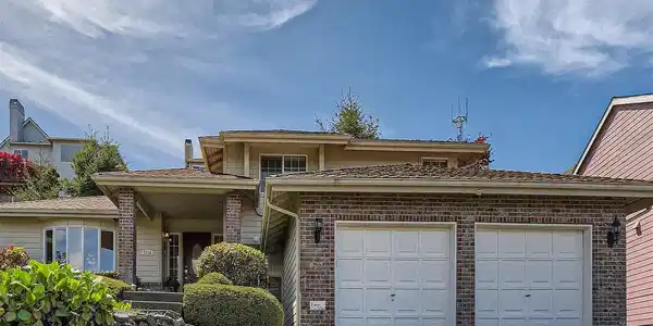 5216 Chinook Dr NE