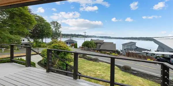 11321 Lakeshore