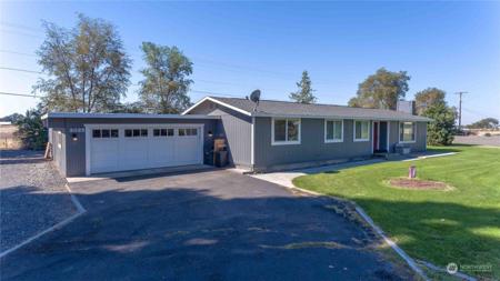 3022 Arrow NE