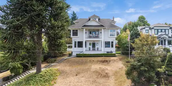 5858 Green Lake N