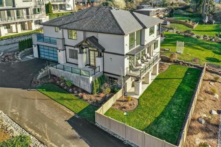2810 Lake Sammamish SE