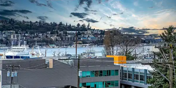 1550 Eastlake E