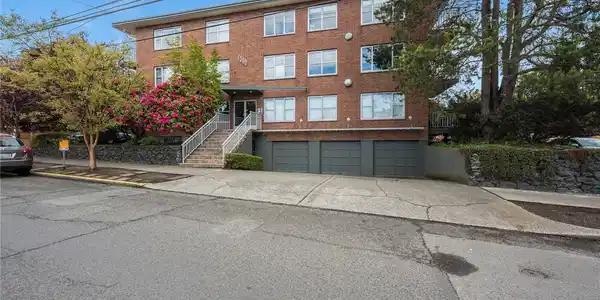 7300 Woodlawn NE