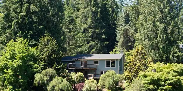 5434 Peninsula SE