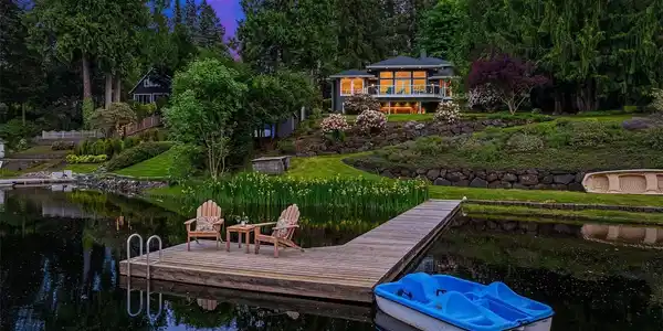 2065 Beaver Lake SE