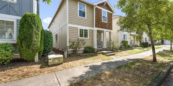 2711 8th SE