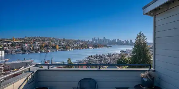 3926 1st NE