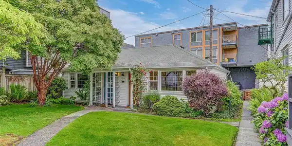 7868 Green Lake N