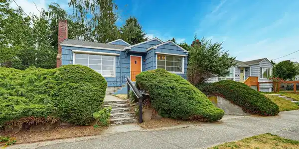 7012 8th NE
