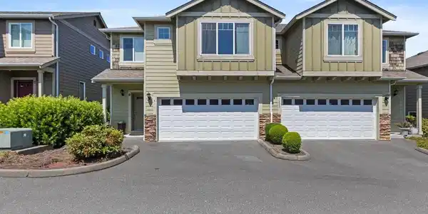9225 11th NE