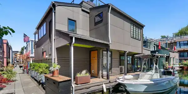 2600 Fairview E