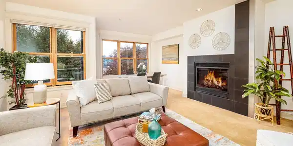 2920 Eastlake E