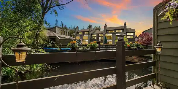 6 Lake Bellevue