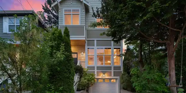 6851 17th NE