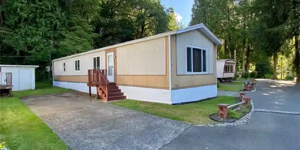 5615 Black Lake Belmore SW