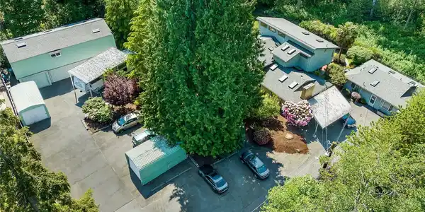 13822 Beverly Park