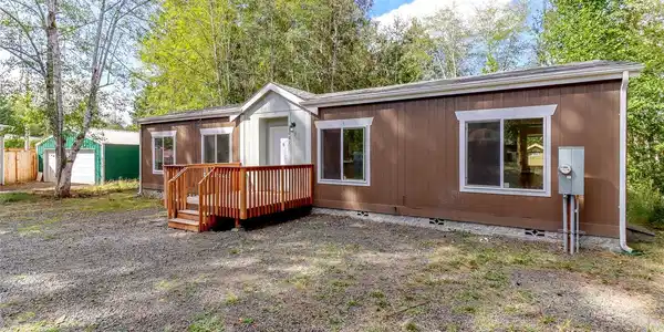 1081 Lakeshore