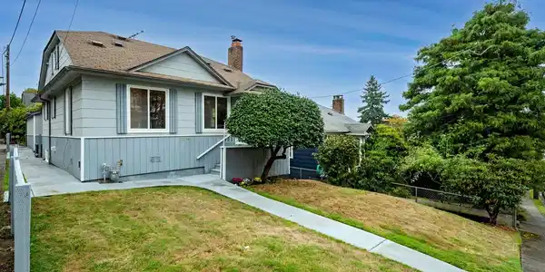 7558 9th NE