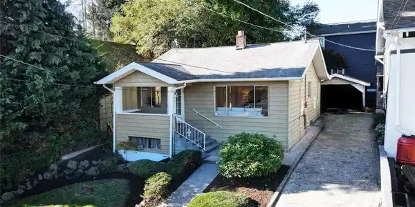 3829 Sunnyside N