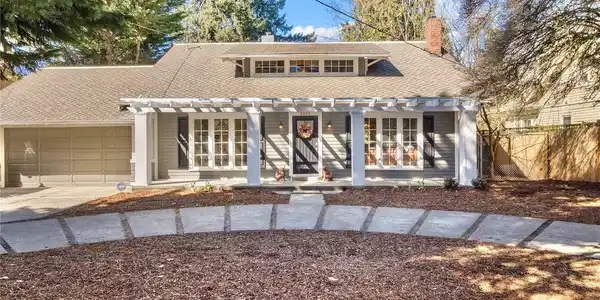 3235 Capitol SW