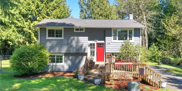 415 Rhodora  Heights