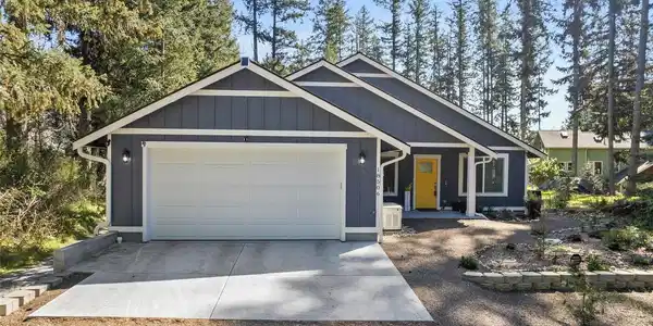 18506 Woodside SE