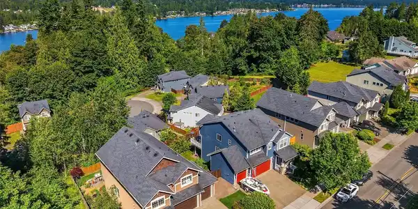 826 Rhodora Heights