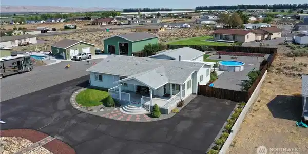 617 Sunset SW