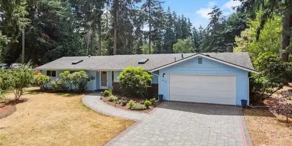 6732 Alder Glen SE