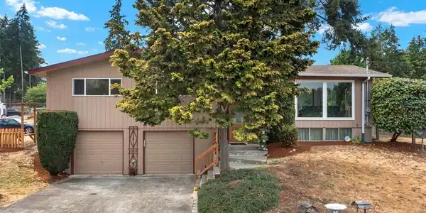 3046 Carpenter SE