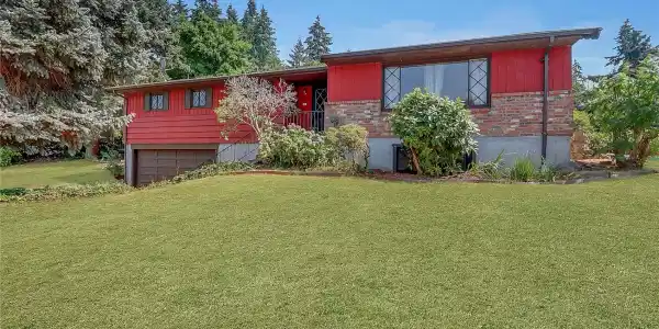 2821 105th E