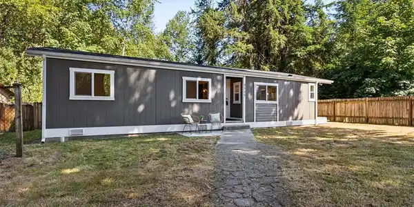 2525 101st NE