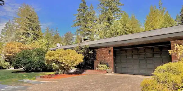470 Lakeland Drive