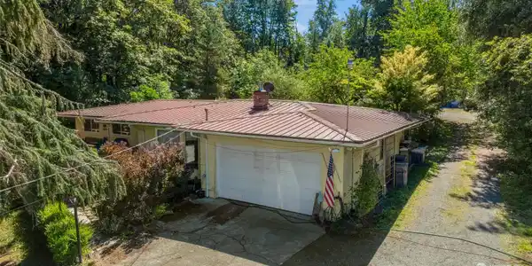 9608 NE 60th NE