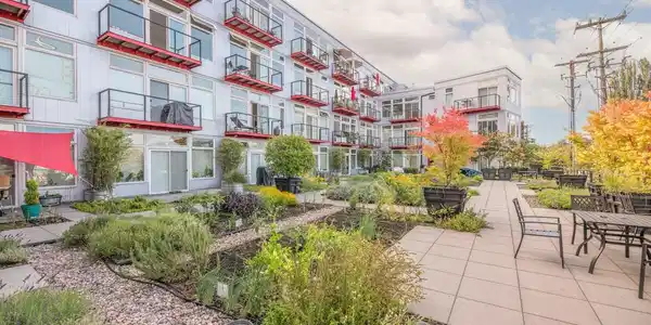 2960 Eastlake E