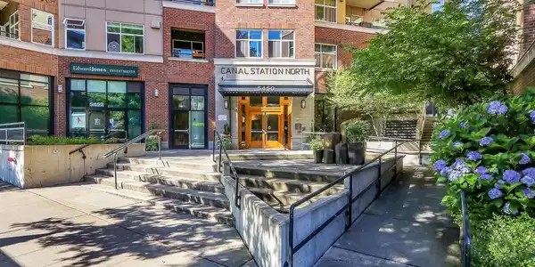 5450 Leary NW