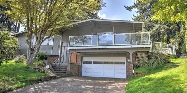3213 Long Lake SE