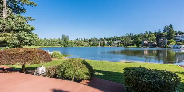 5710 Halls Lake