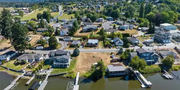 0 XXX Lake View