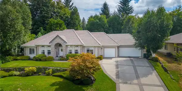 8101 68th SE