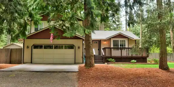 17732 Clear Lake SE